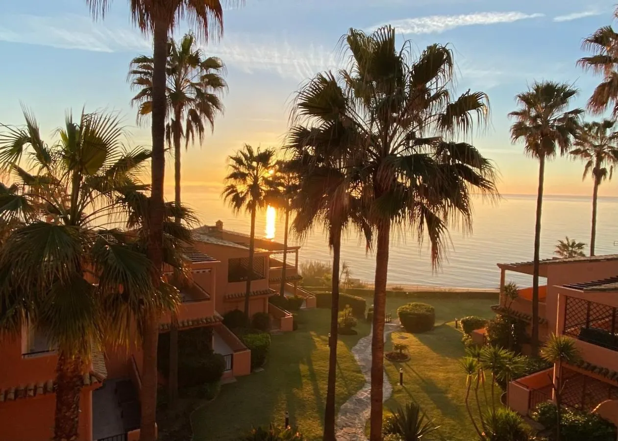 Luxury Three Bedroom Apartment At Estepona 0*,  España