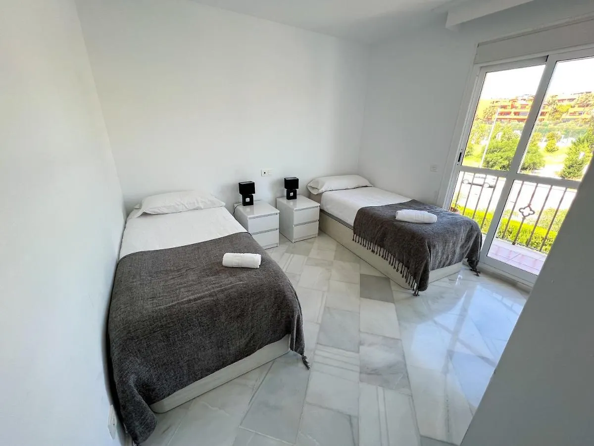 Luxury Three Bedroom Apartment At Estepona 0*,  España