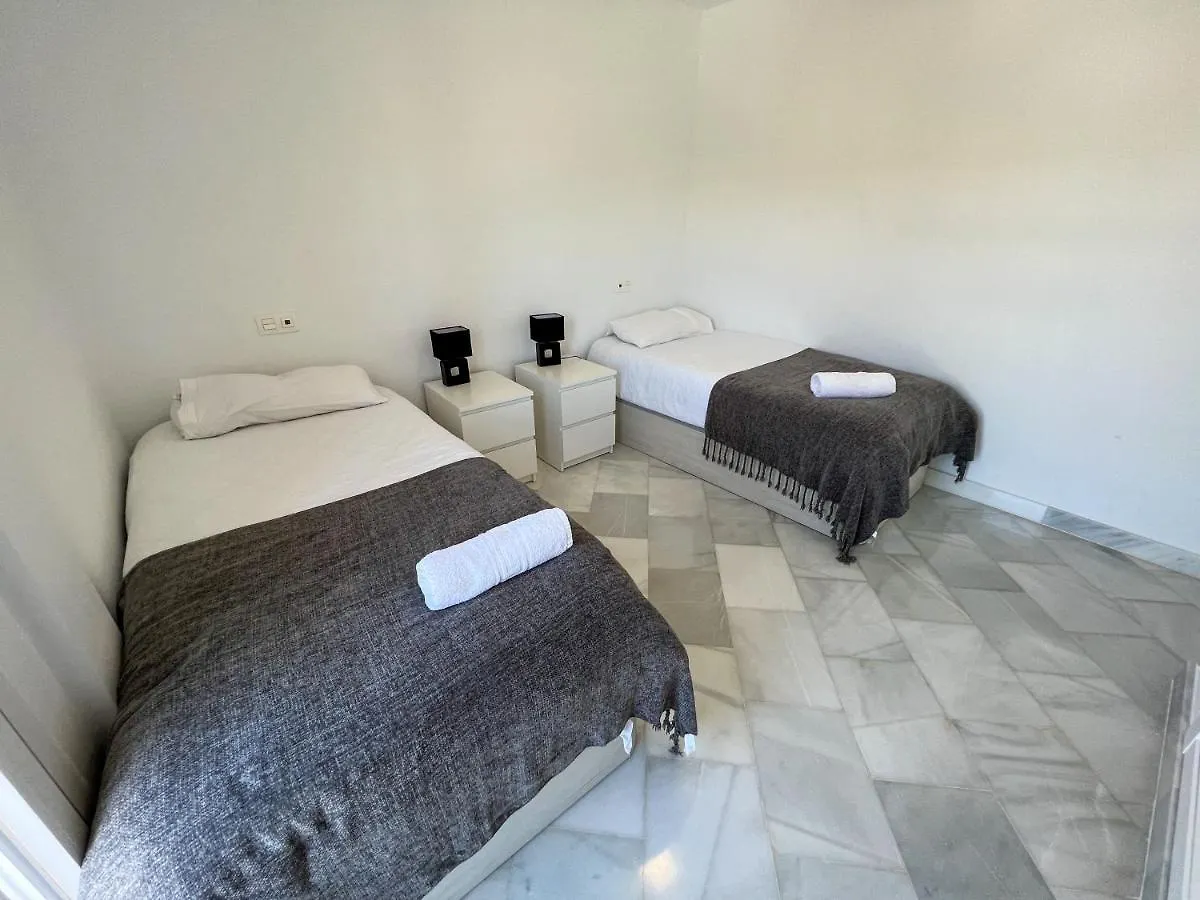 Luxury Three Bedroom Apartment At Эстепона